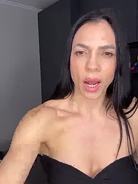 Snapshot of Kattefit chatting on April 12, 12:04 am Kattefit online show from April 12, 12:04 am