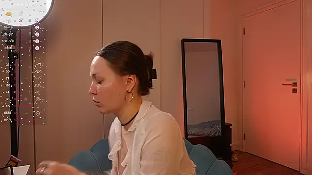 Snapshot of NeonyMuse chatting on December 14, 1:16 pm NeonyMuse online show from December 14, 1:16 pm