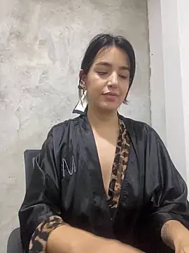 1evelinewood online show from March 12, 8:20 pm