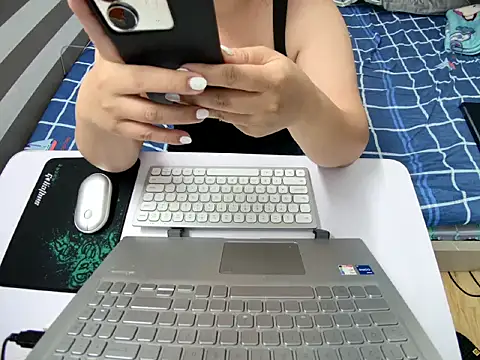 Hanna Mina online show from November 2, 1:52 am