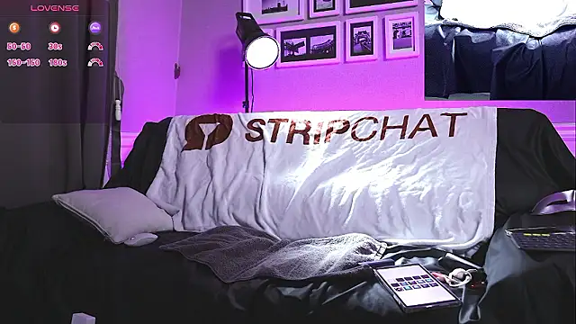 koreanboy2341 online show from March 26, 2:22 pm