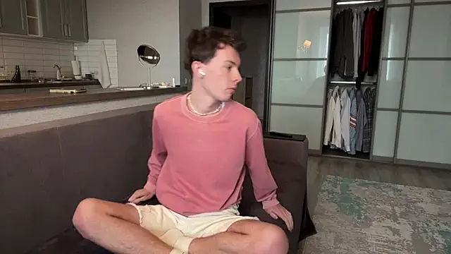 Jeremy1Scott online show from November 8, 7:08 am