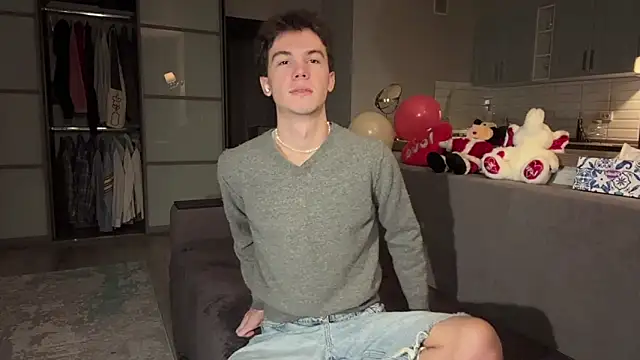 Jeremy1Scott online show from November 22, 3:27 am