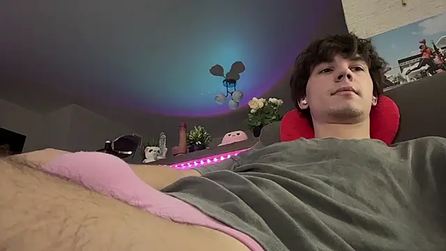 Jeremy1Scott online show from February 26, 3:49 am