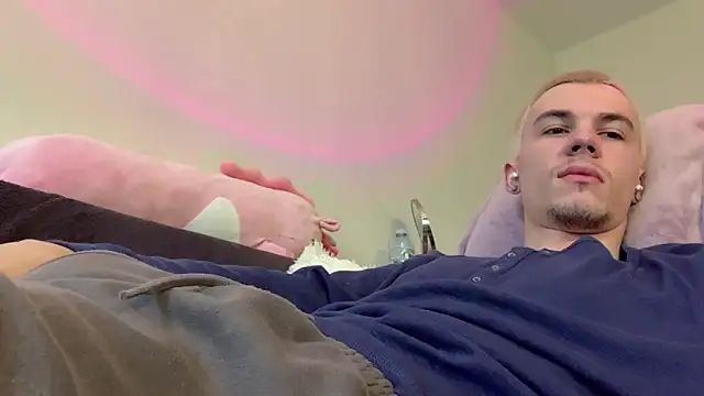 Jeremy1Scott online show from July 1, 4:47 am
