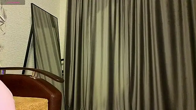 MissPompadure online show from March 13, 9:10 pm