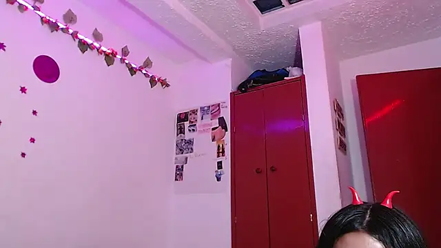 Isis Robert online show from November 1, 4:03 am