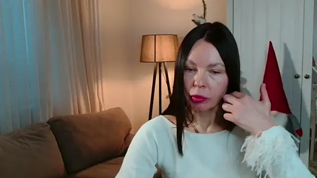 LittleNicolee online show from December 21, 1:40 pm