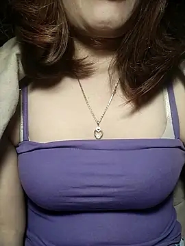 YiyinLy online show from November 24, 7:24 pm