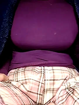 YiyinLy online show from January 10, 1:24 pm