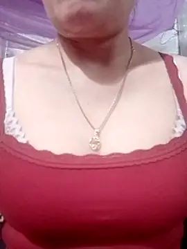 YiyinLy online show from February 25, 11:42 am