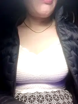 YiyinLy online show from March 15, 8:59 pm