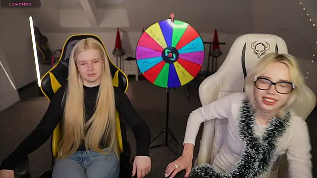 Jessica start online show from December 4, 3:21 pm