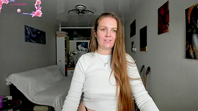 Amy  Leee  online show from October 26, 4:24 pm