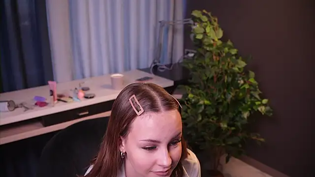 KrisWaller online show from October 15, 10:48 am