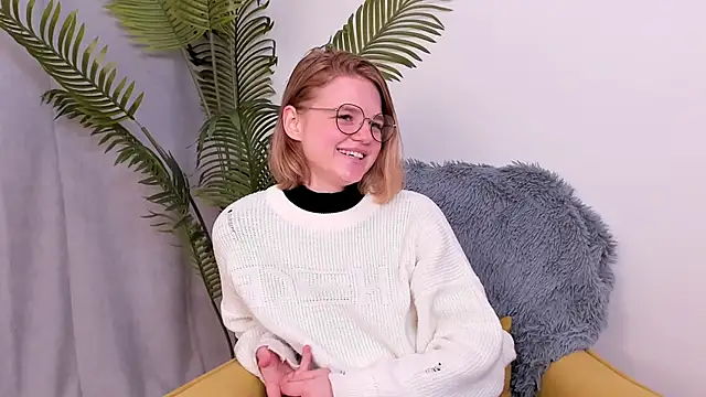 Snapshot of LillieLejune chatting on October 16, 2:07 pm LillieLejune online show from October 16, 2:07 pm