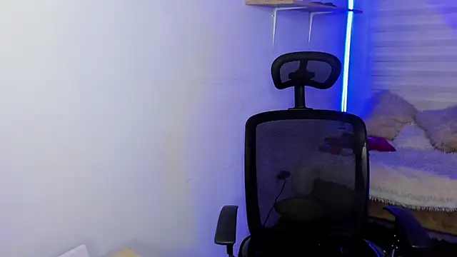 Emily Lindey online show from October 31, 5:08 am