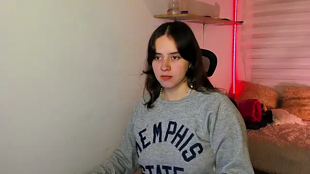 Emily Lindey online show from November 12, 3:18 am