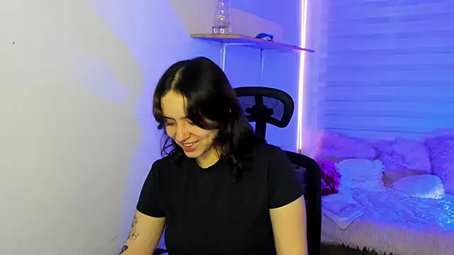 Emily Lindey online show from November 16, 3:23 am