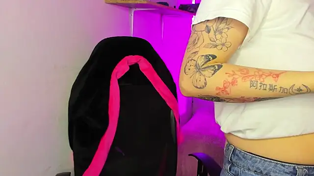 Emily Lindey online show from December 14, 11:26 am