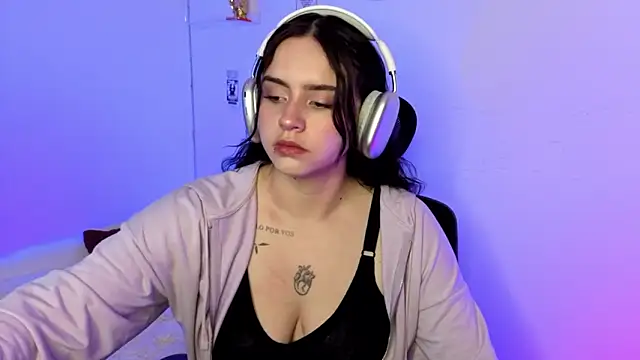 Emily Lindey online show from February 15, 3:47 am