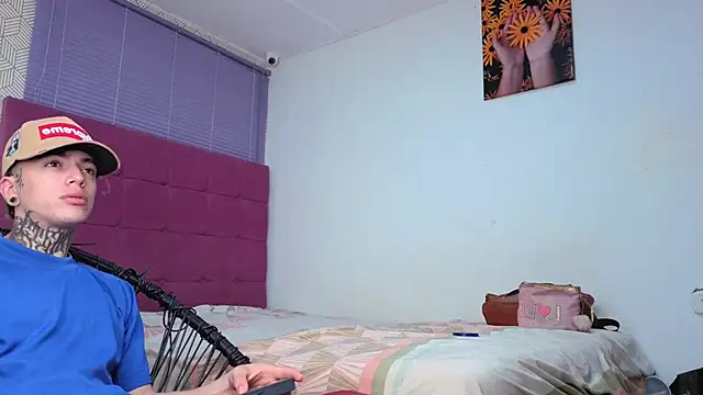 lily and wan online show from November 29, 11:57 am