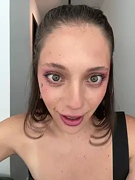 Snapshot of Ryan_ruru chatting on February 18, 2:02 pm Ryan ruru online show from February 18, 2:02 pm