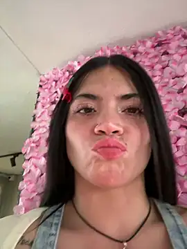 Snapshot of PamelaJonsom_ chatting on April 14, 11:27 am PamelaJonsom online show from April 14, 11:27 am