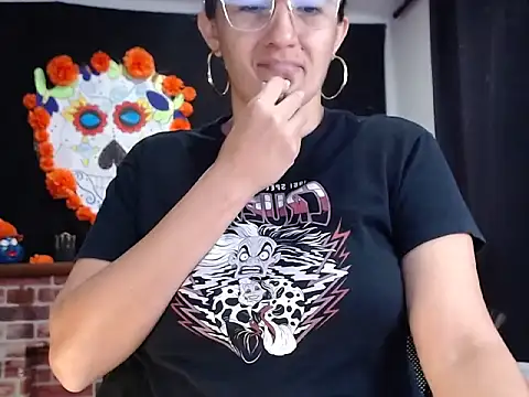 Lucyy Naugthy online show from November 21, 11:53 am