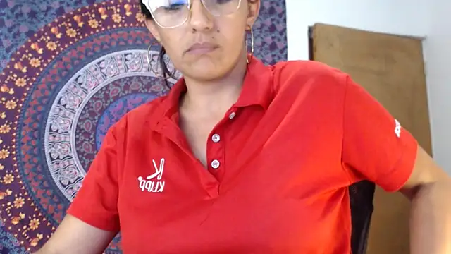 Lucyy Naugthy online show from February 6, 1:21 am