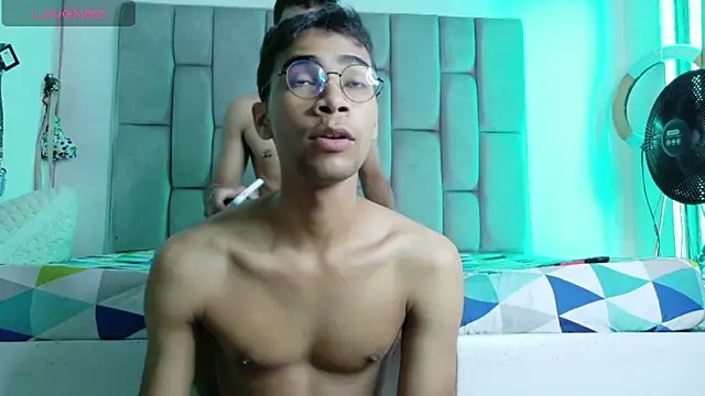 Desire4Duo online show from March 18, 2:09 pm