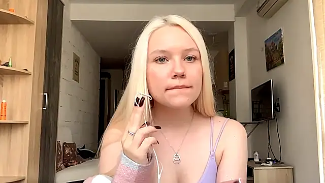 Snapshot of LupeLewitt chatting on October 20, 12:16 pm LupeLewitt online show from October 20, 12:16 pm