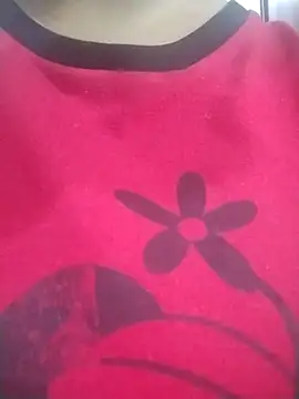 Snapshot of Yvonny27 chatting on February 4, 3:40 pm Yvonny27 online show from February 4, 3:40 pm