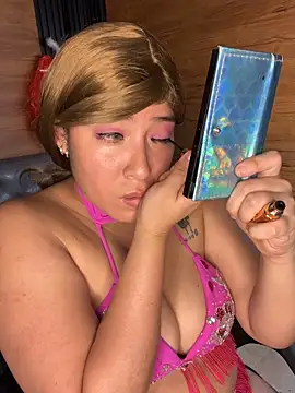 Snapshot of Yvonny27 chatting on February 11, 12:32 pm Yvonny27 online show from February 11, 12:32 pm