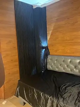 Snapshot of Yvonny27 chatting on February 17, 12:12 pm Yvonny27 online show from February 17, 12:12 pm