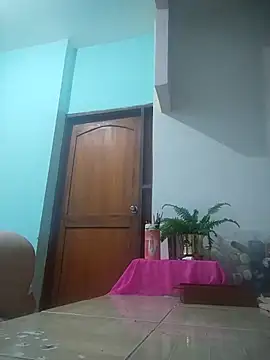 Snapshot of Yvonny27 chatting on February 18, 5:14 am Yvonny27 online show from February 18, 5:14 am