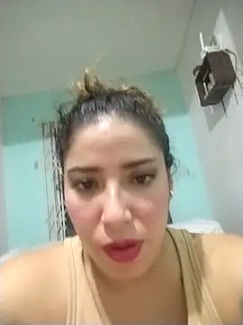 Snapshot of Yvonny27 chatting on March 1, 2:46 am Yvonny27 online show from March 1, 2:46 am