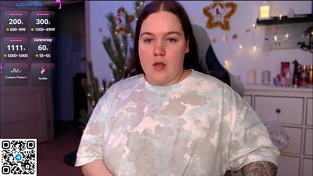 Snapshot of SummerTina chatting on December 15, 6:15 pm SummerTina online show from December 15, 6:15 pm