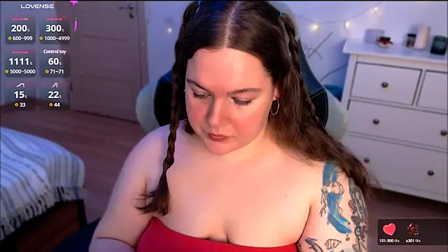 Snapshot of SummerTina chatting on February 3, 4:52 pm SummerTina online show from February 3, 4:52 pm