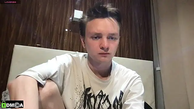 Snapshot of Logan_mett chatting on November 19, 3:45 pm Logan mett online show from November 19, 3:45 pm