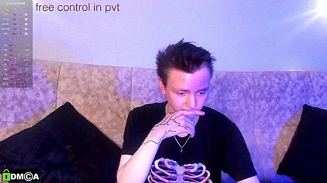 Snapshot of Logan_mett chatting on November 22, 9:03 pm Logan mett online show from November 22, 9:03 pm