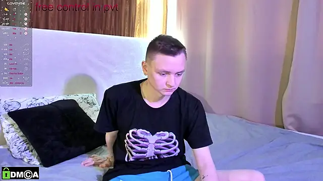 Snapshot of Logan_mett chatting on November 25, 11:43 am Logan mett online show from November 25, 11:43 am