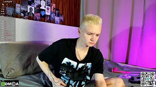 Snapshot of Logan_mett chatting on December 3, 3:21 pm Logan mett online show from December 3, 3:21 pm