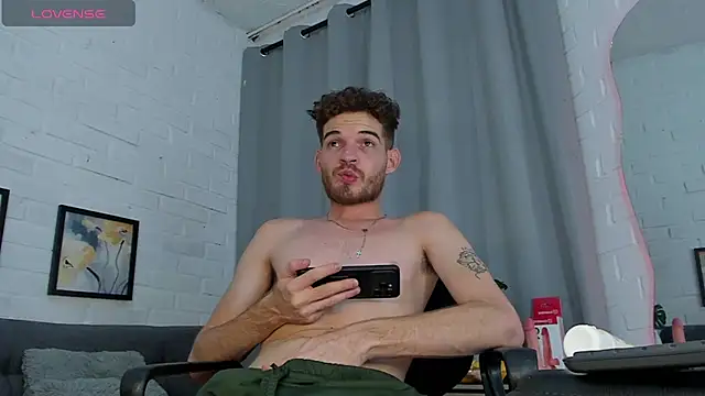 Snapshot of MATEO_HUNTER chatting on December 19, 5:25 am MATEO HUNTER online show from December 19, 5:25 am