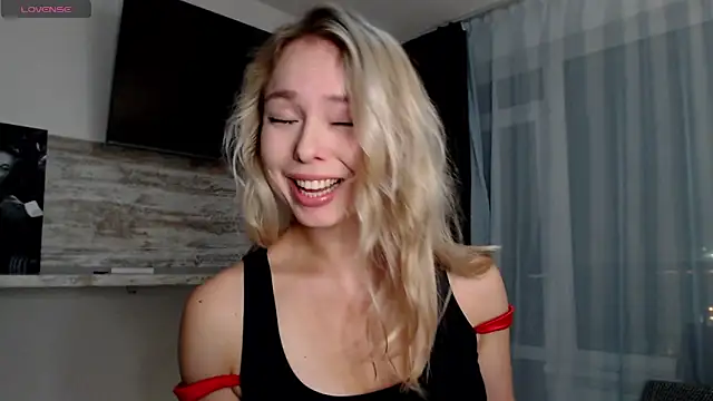Snapshot of Michellee_Nilson chatting on October 15, 8:31 pm Michellee Nilson online show from October 15, 8:31 pm