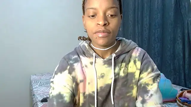 Snapshot of fifiqueen25 chatting on March 22, 3:10 am fifiqueen25 online show from March 22, 3:10 am