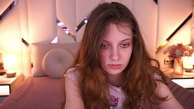 CuteeFoxy online show from April 4, 1:52 pm