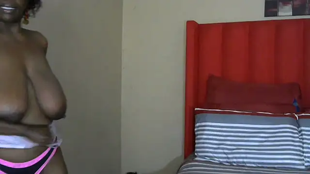 Snapshot of AfroGodesss124 chatting on January 15, 7:46 am AfroGodesss124 online show from January 15, 7:46 am