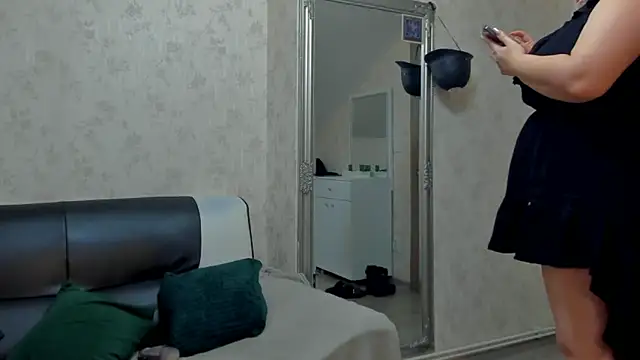 Snapshot of BelleInna chatting on February 6, 6:07 am BelleInna online show from February 6, 6:07 am