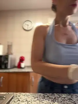 AlanaRius18 online show from April 7, 7:31 am